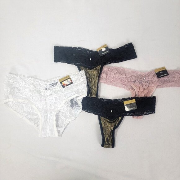 Daisy Fuentes Other - Lot of 4 Daisy Fuentes NEW Women's THONG / HIPSTER Panties Size XS Gold White